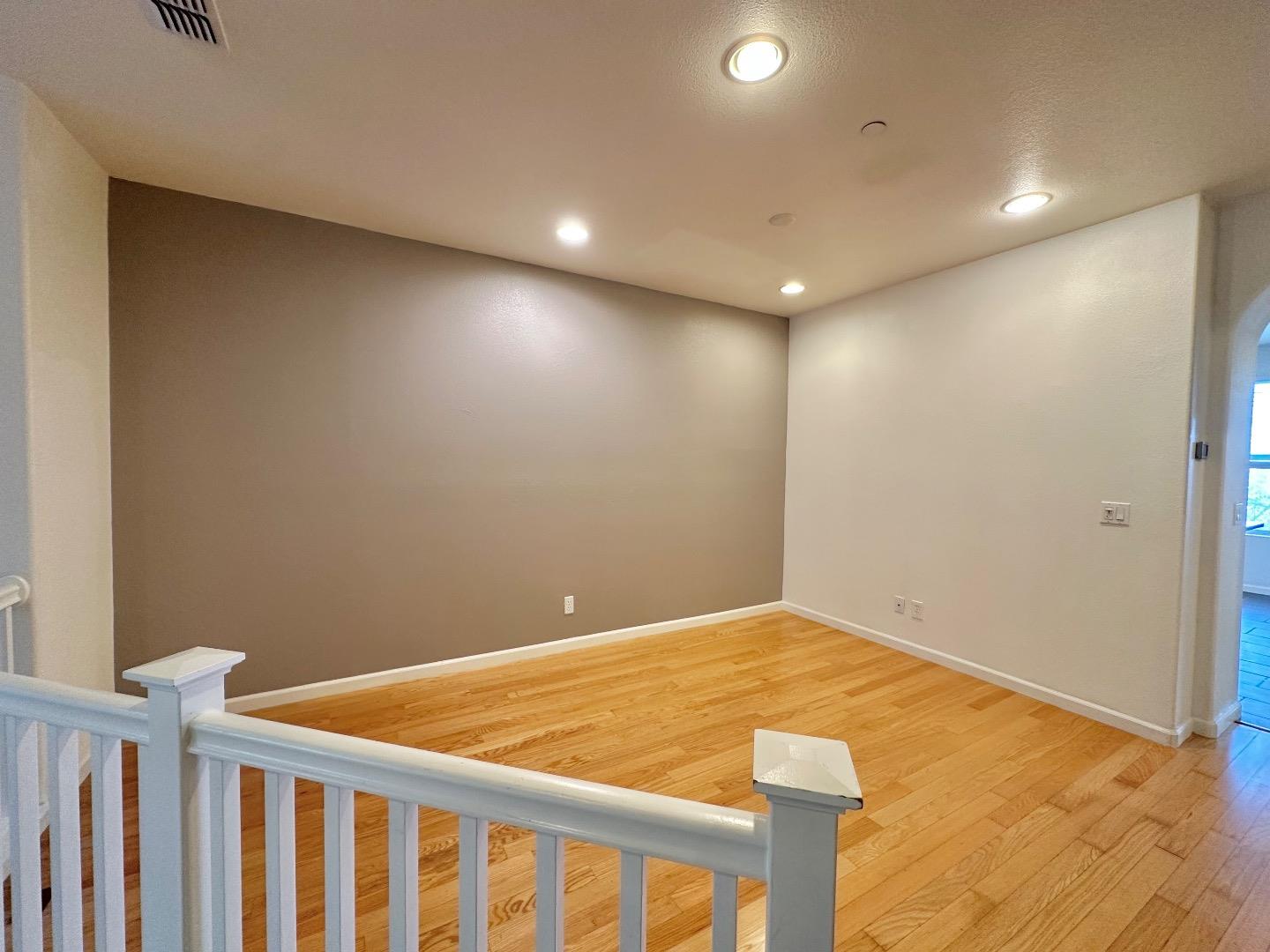 Detail Gallery Image 7 of 27 For 1343 Wayne Way, San Mateo,  CA 94403 - 3 Beds | 2/1 Baths