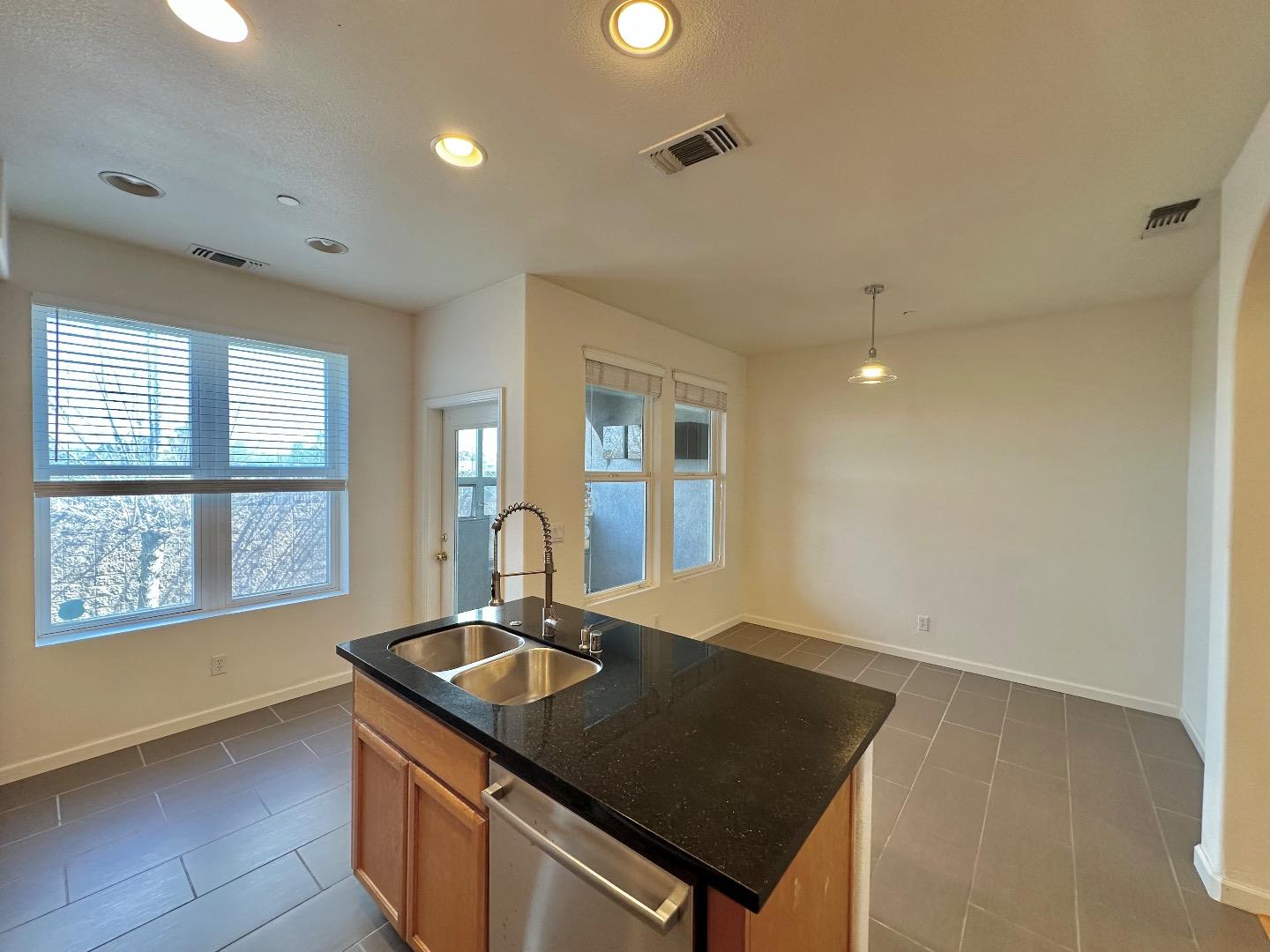 Detail Gallery Image 9 of 27 For 1343 Wayne Way, San Mateo,  CA 94403 - 3 Beds | 2/1 Baths