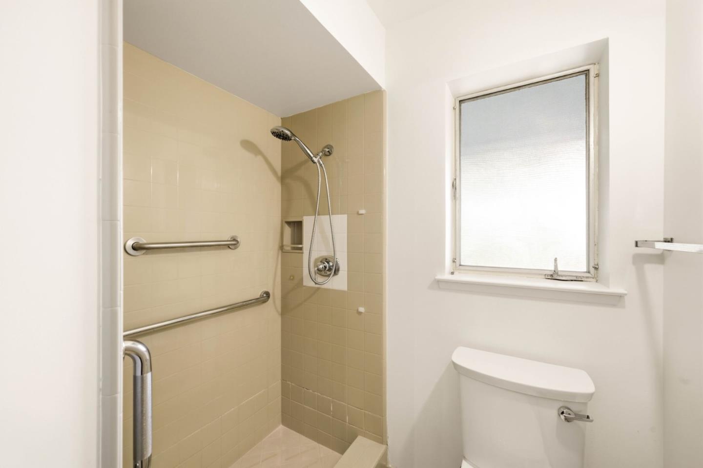 Detail Gallery Image 16 of 32 For 285 Golden Oak Dr, Portola Valley,  CA 94028 - 3 Beds | 2 Baths