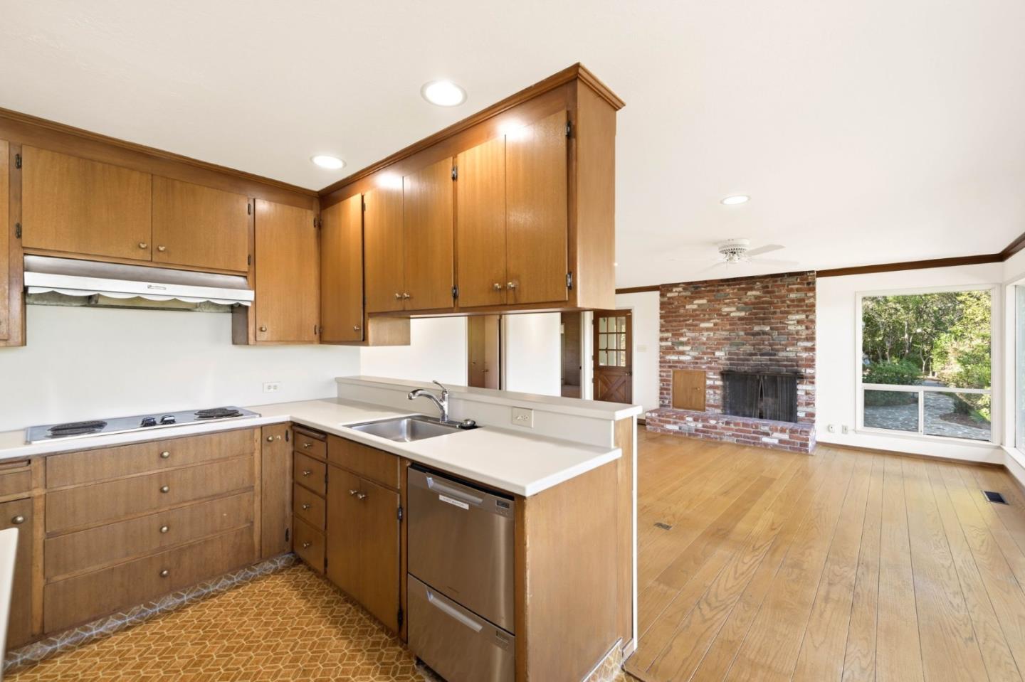 Detail Gallery Image 9 of 32 For 285 Golden Oak Dr, Portola Valley,  CA 94028 - 3 Beds | 2 Baths