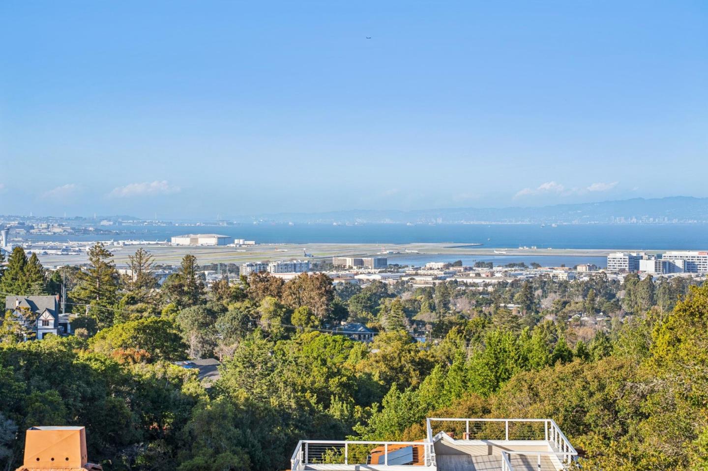 Detail Gallery Image 10 of 46 For 2620 Summit Dr, Burlingame,  CA 94010 - 4 Beds | 3/1 Baths