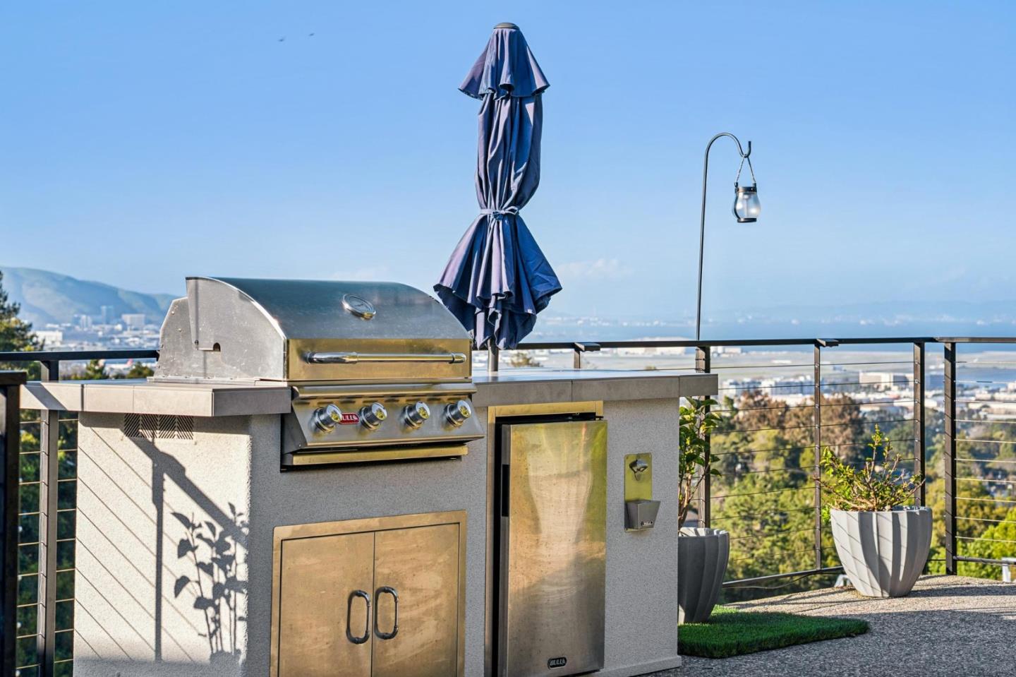 Detail Gallery Image 11 of 46 For 2620 Summit Dr, Burlingame,  CA 94010 - 4 Beds | 3/1 Baths