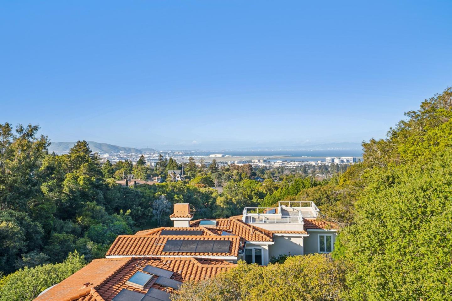 Detail Gallery Image 12 of 46 For 2620 Summit Dr, Burlingame,  CA 94010 - 4 Beds | 3/1 Baths