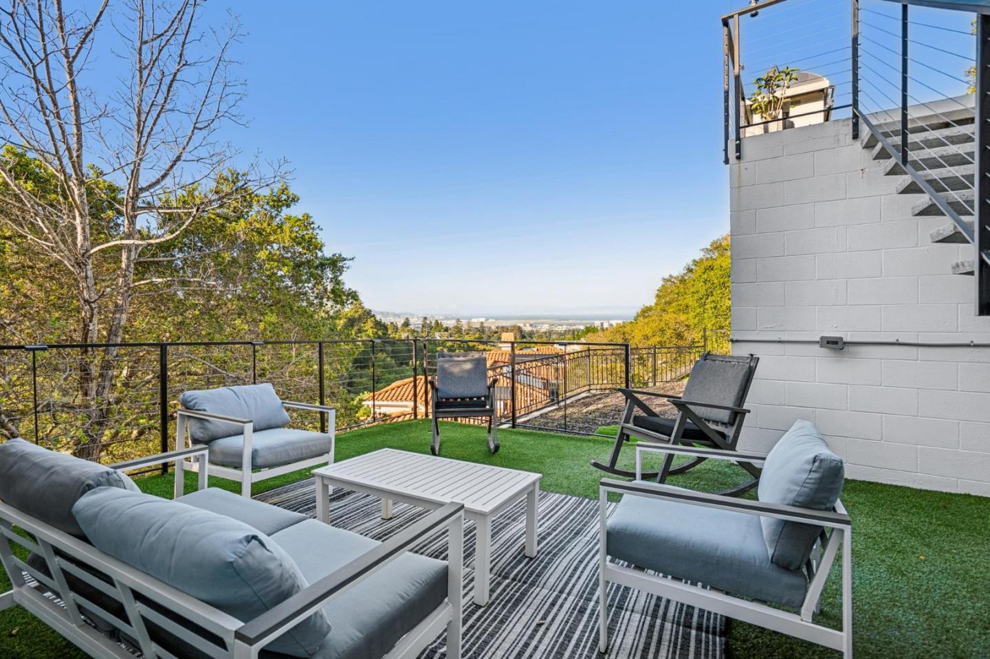 Detail Gallery Image 13 of 46 For 2620 Summit Dr, Burlingame,  CA 94010 - 4 Beds | 3/1 Baths