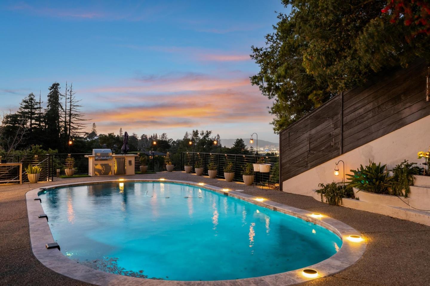 Detail Gallery Image 19 of 46 For 2620 Summit Dr, Burlingame,  CA 94010 - 4 Beds | 3/1 Baths