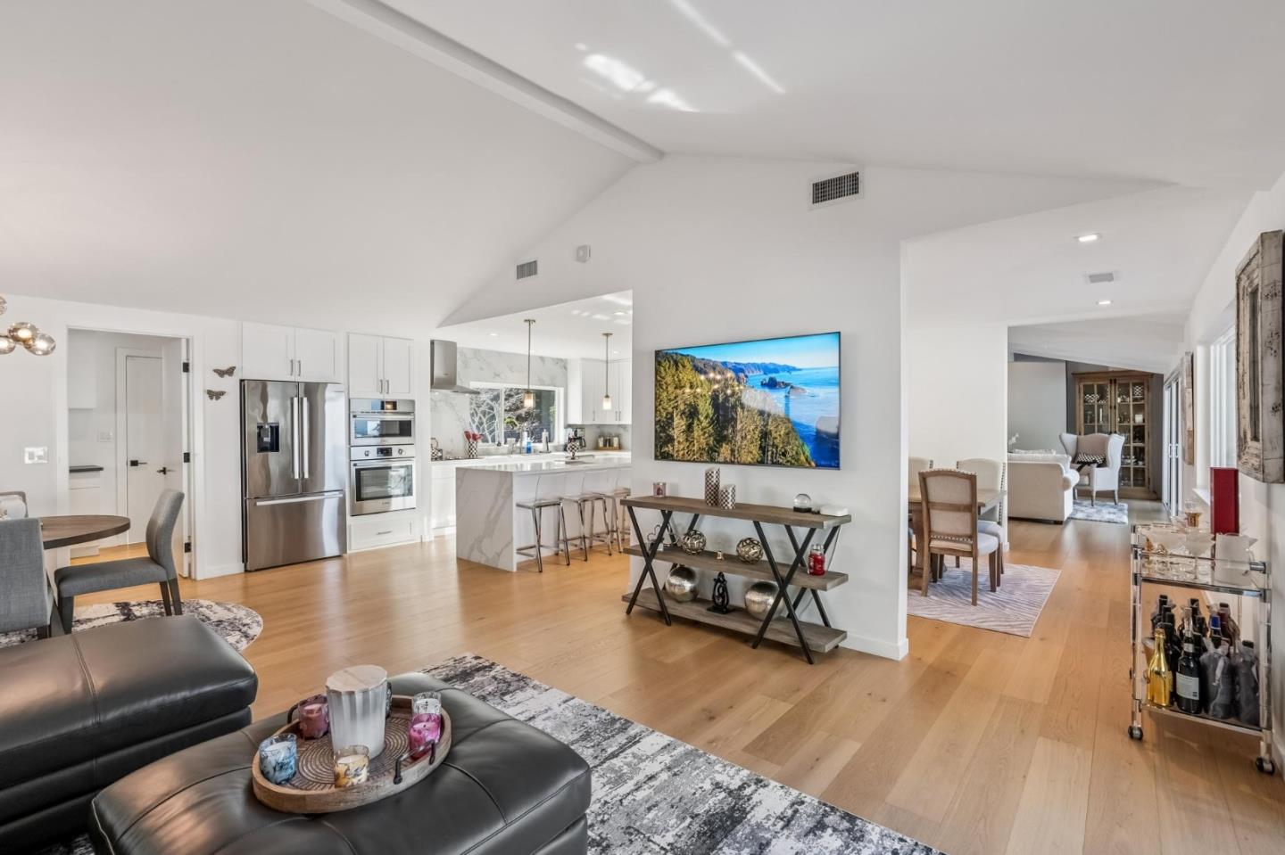 Detail Gallery Image 22 of 46 For 2620 Summit Dr, Burlingame,  CA 94010 - 4 Beds | 3/1 Baths