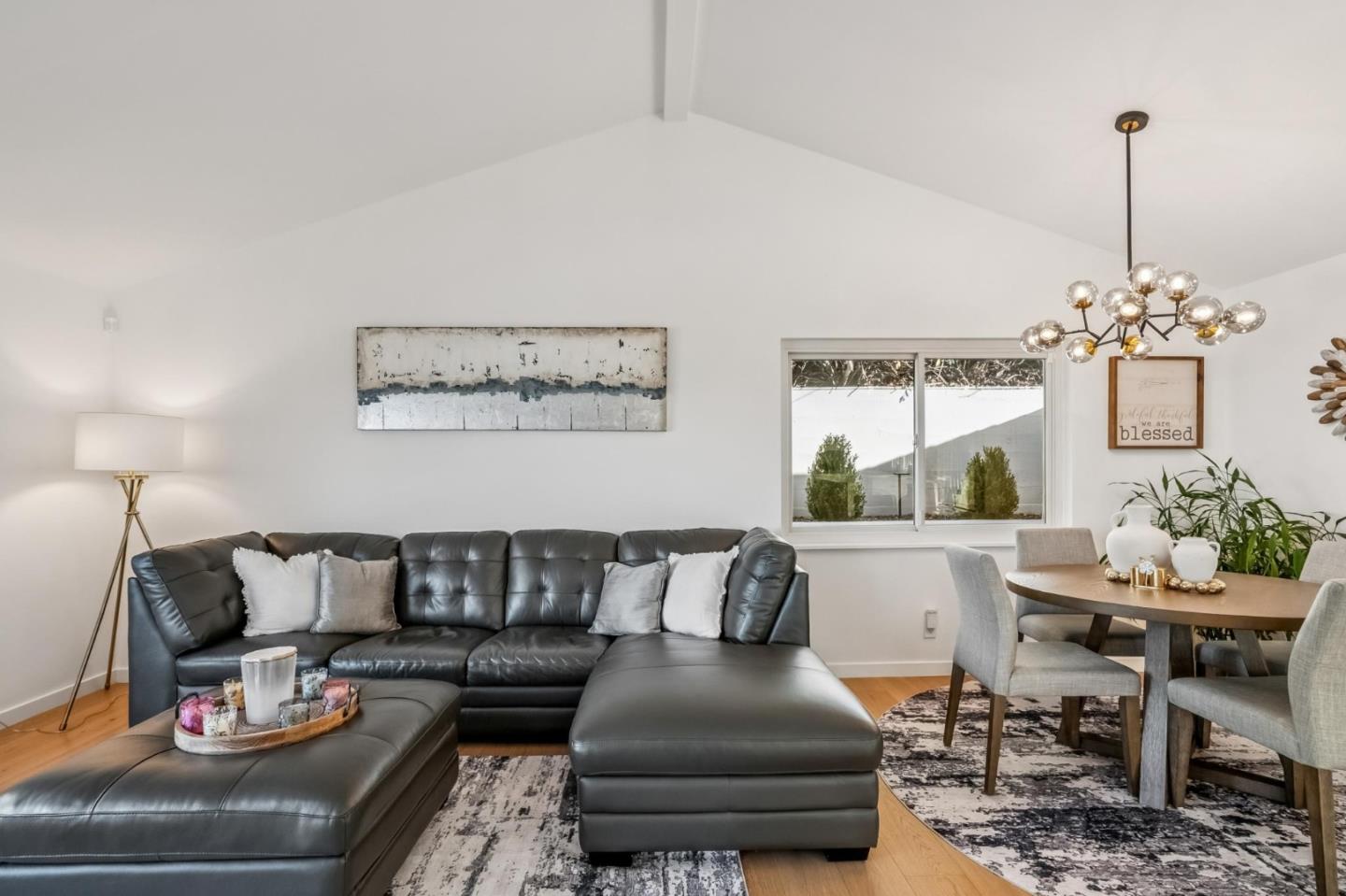 Detail Gallery Image 27 of 46 For 2620 Summit Dr, Burlingame,  CA 94010 - 4 Beds | 3/1 Baths