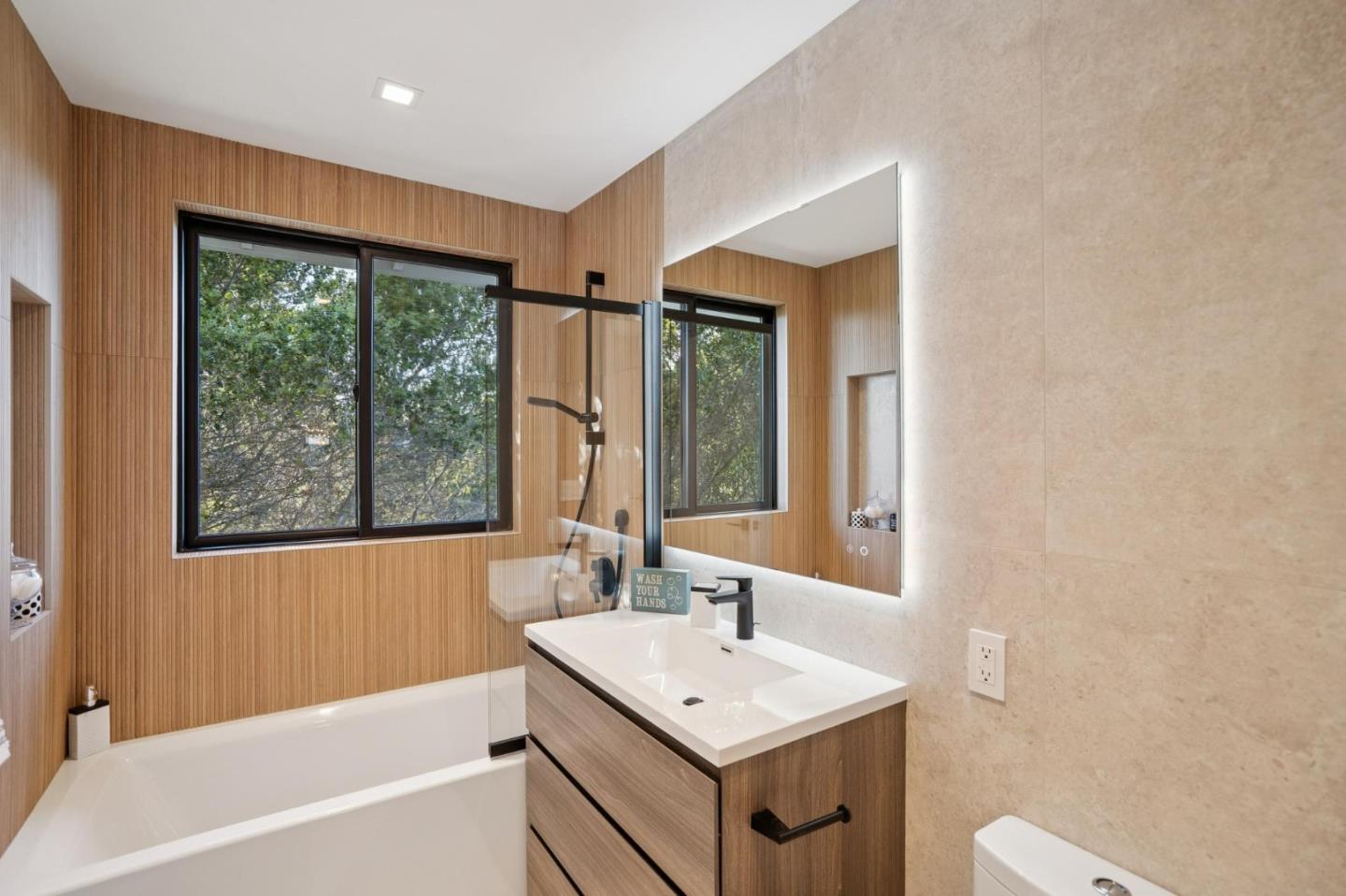 Detail Gallery Image 31 of 46 For 2620 Summit Dr, Burlingame,  CA 94010 - 4 Beds | 3/1 Baths