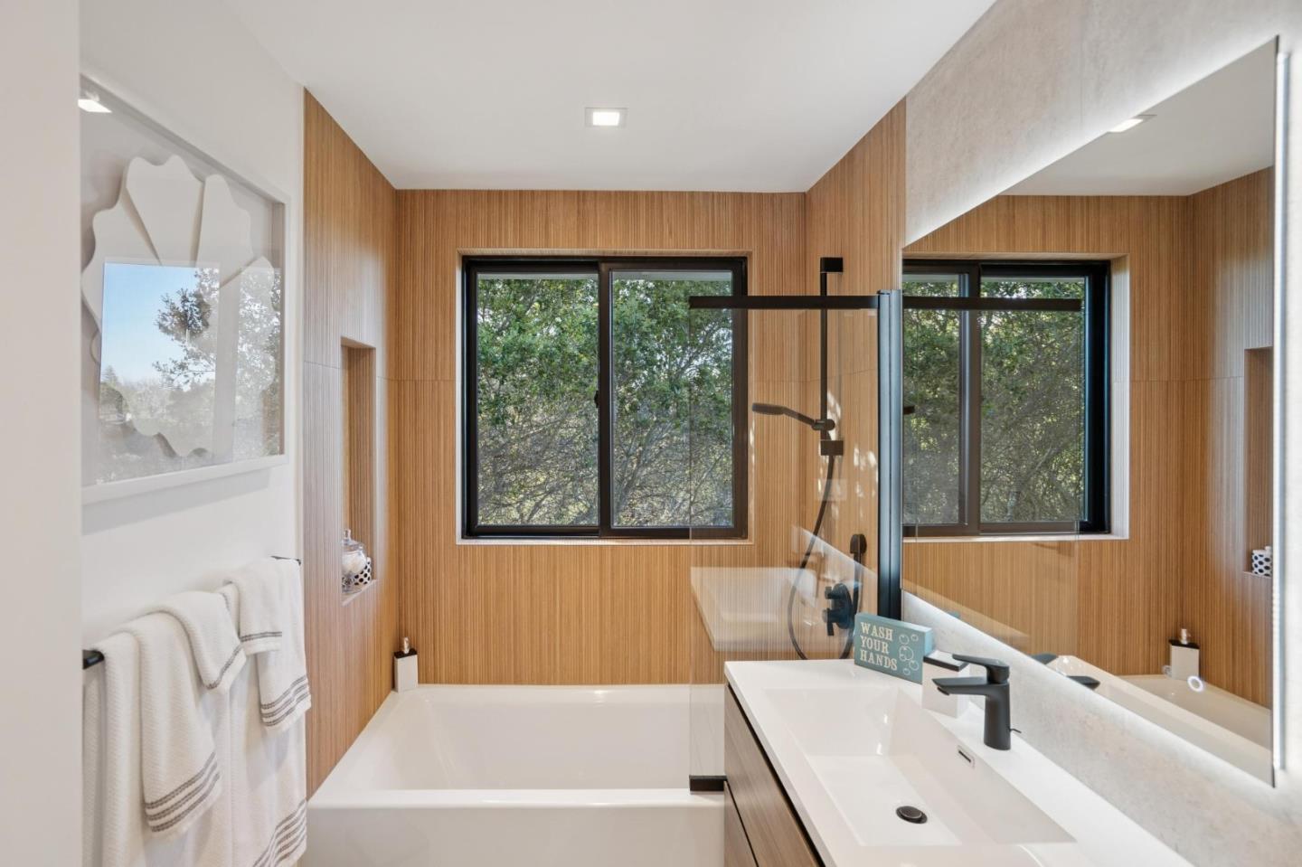 Detail Gallery Image 32 of 46 For 2620 Summit Dr, Burlingame,  CA 94010 - 4 Beds | 3/1 Baths