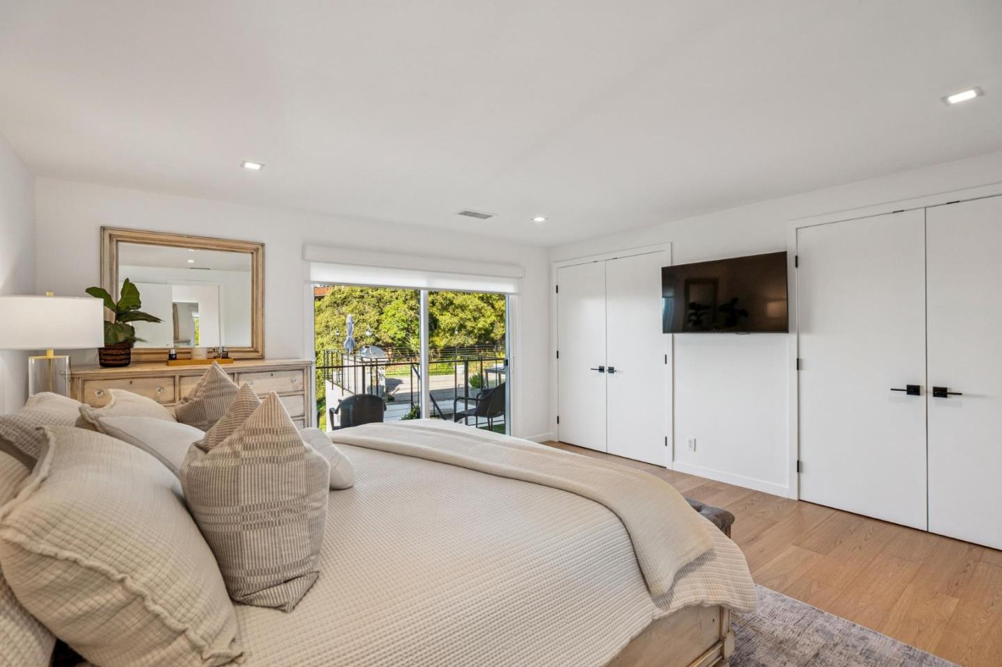 Detail Gallery Image 35 of 46 For 2620 Summit Dr, Burlingame,  CA 94010 - 4 Beds | 3/1 Baths