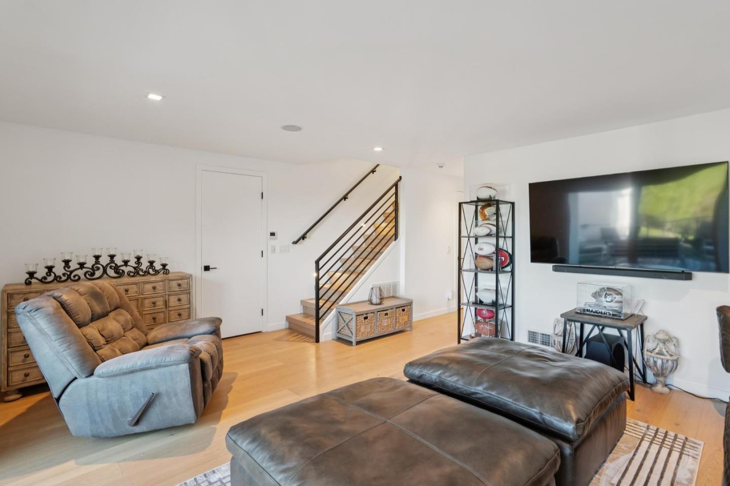 Detail Gallery Image 38 of 46 For 2620 Summit Dr, Burlingame,  CA 94010 - 4 Beds | 3/1 Baths