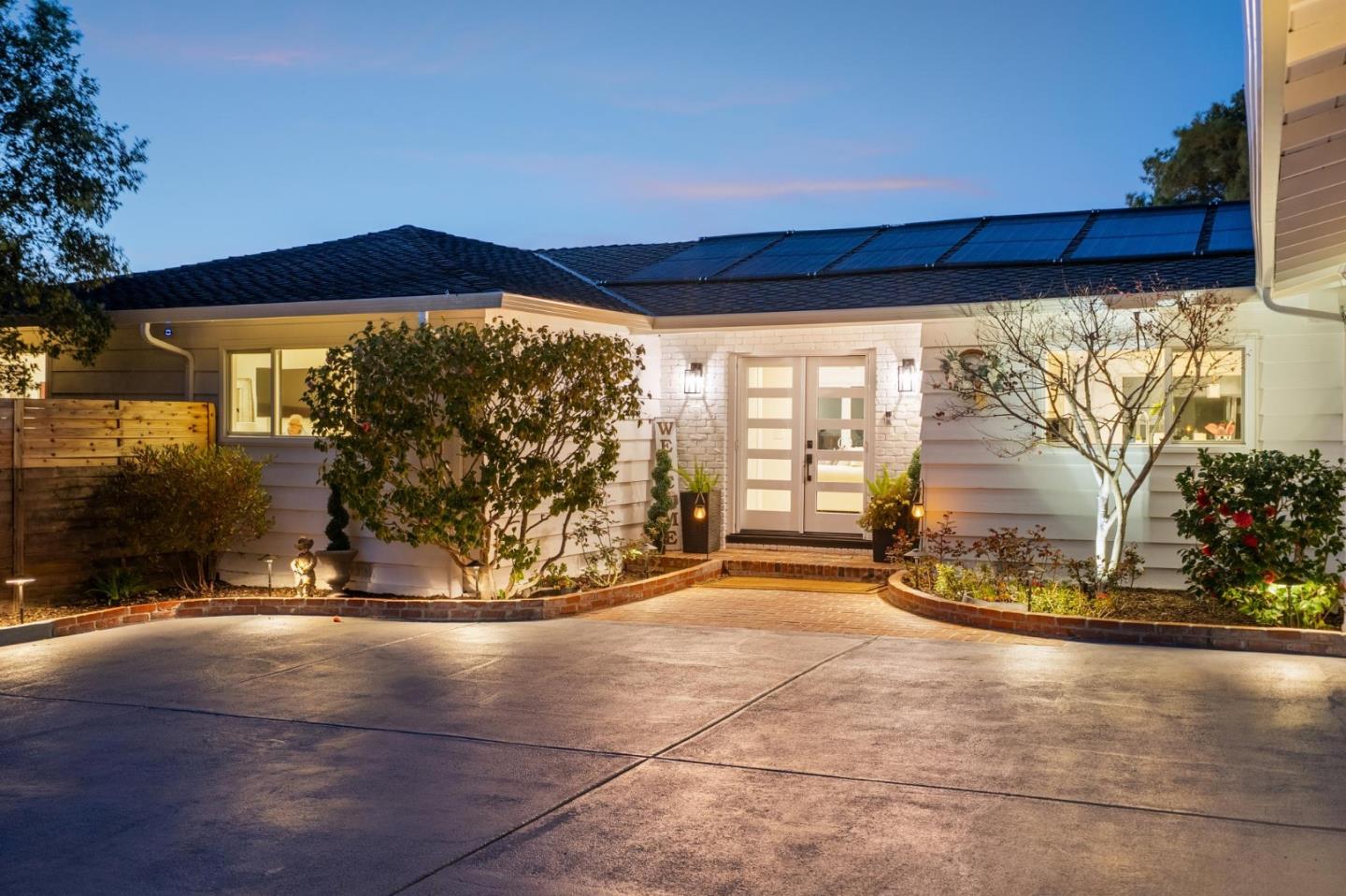 Detail Gallery Image 4 of 46 For 2620 Summit Dr, Burlingame,  CA 94010 - 4 Beds | 3/1 Baths