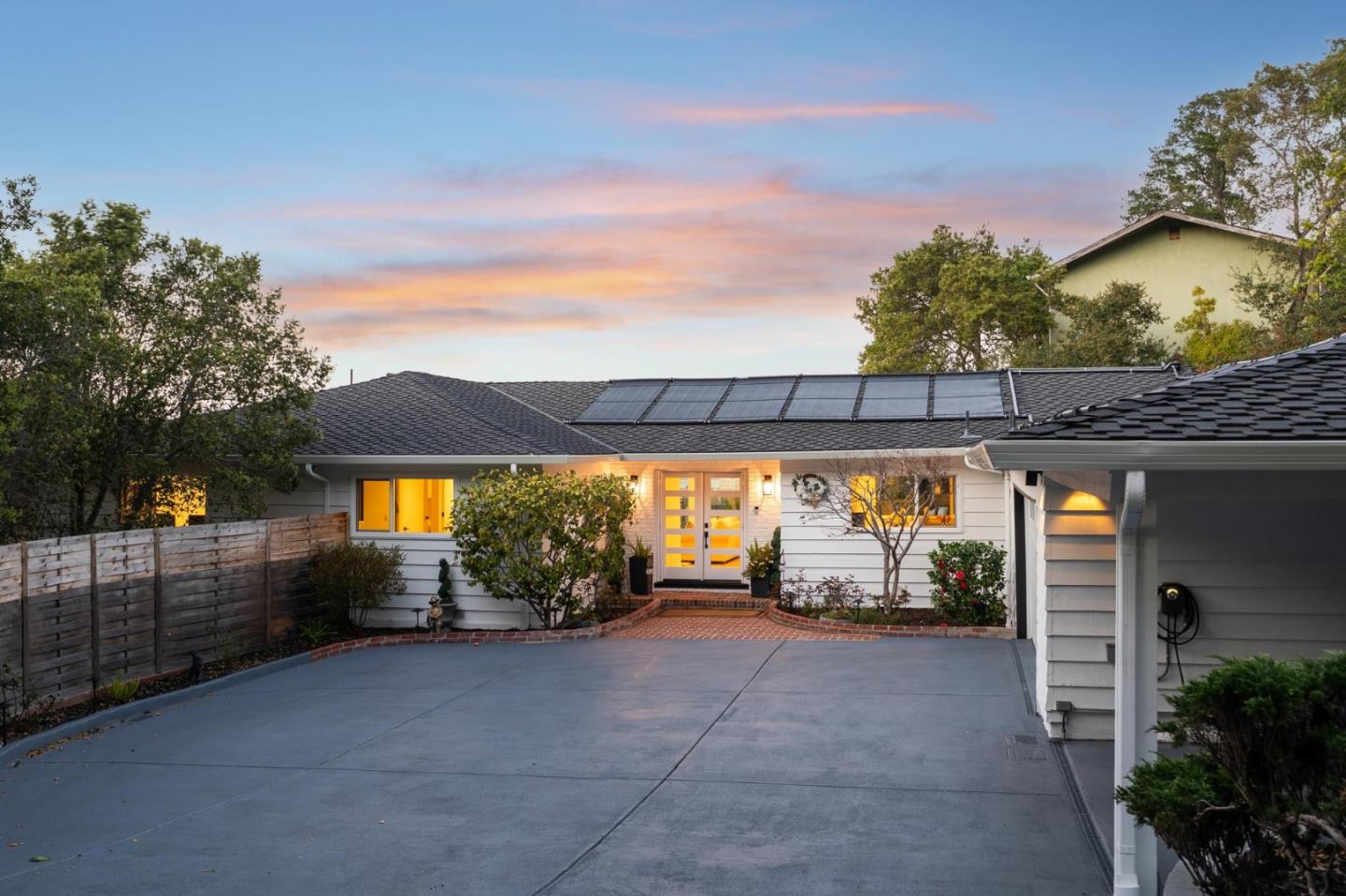 Detail Gallery Image 5 of 46 For 2620 Summit Dr, Burlingame,  CA 94010 - 4 Beds | 3/1 Baths