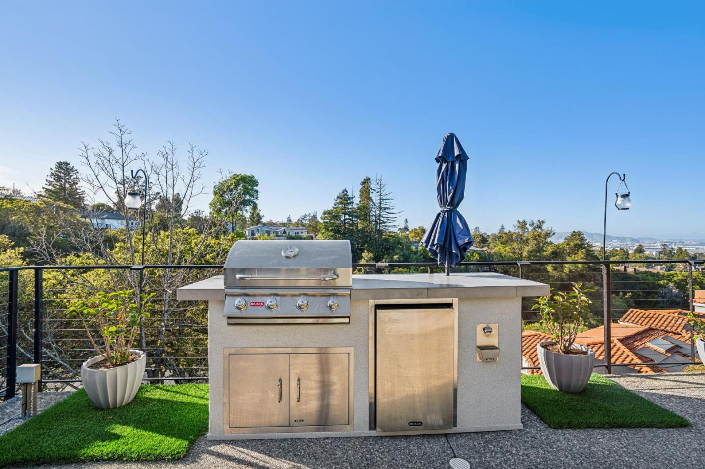 Detail Gallery Image 9 of 46 For 2620 Summit Dr, Burlingame,  CA 94010 - 4 Beds | 3/1 Baths