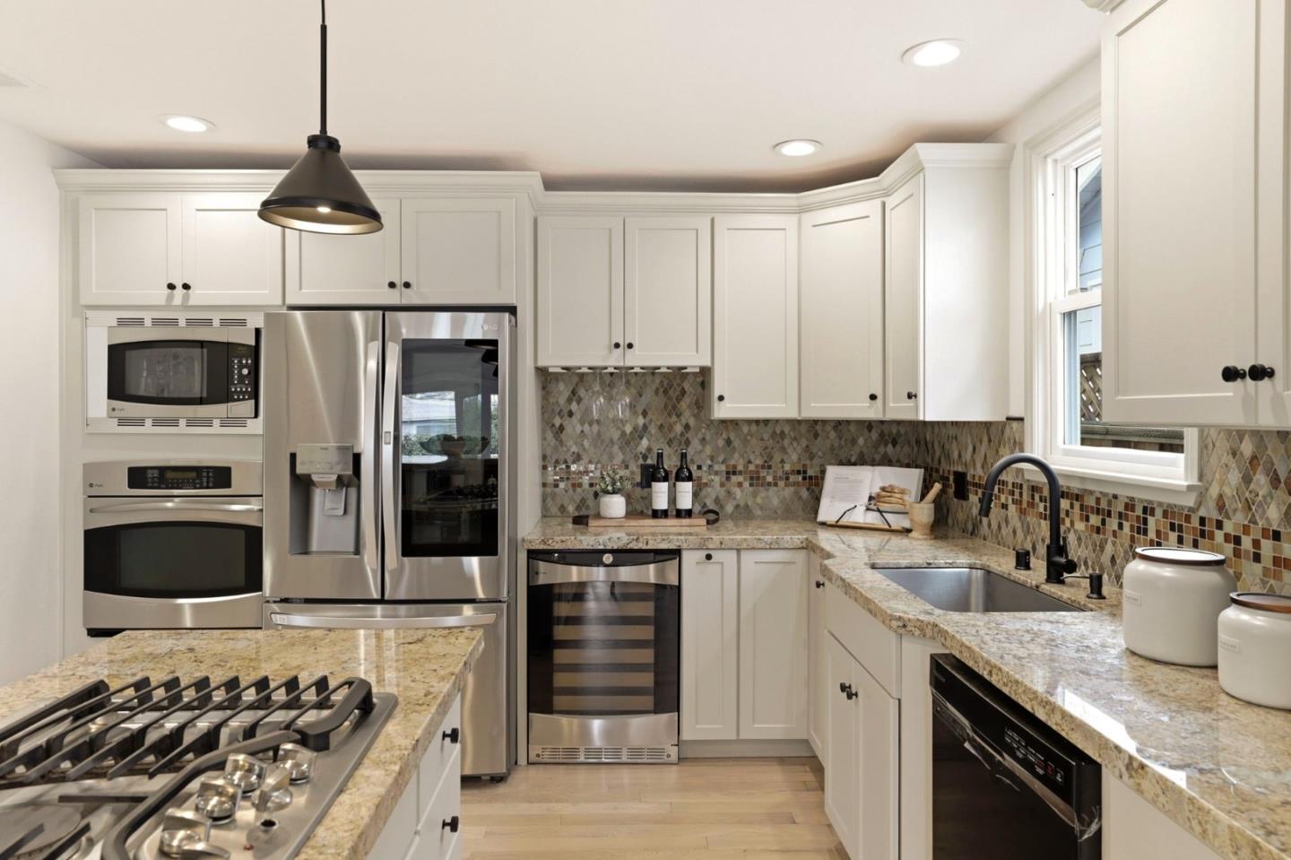 Detail Gallery Image 15 of 35 For 1440 Howard Ave, San Carlos,  CA 94070 - 3 Beds | 2/1 Baths