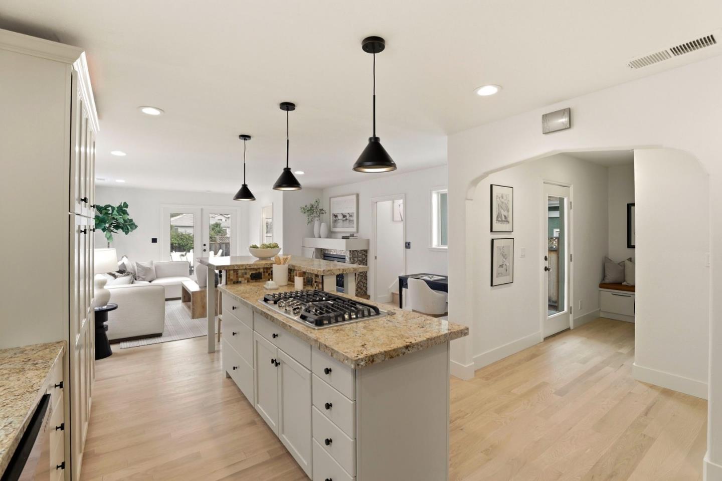 Detail Gallery Image 16 of 35 For 1440 Howard Ave, San Carlos,  CA 94070 - 3 Beds | 2/1 Baths