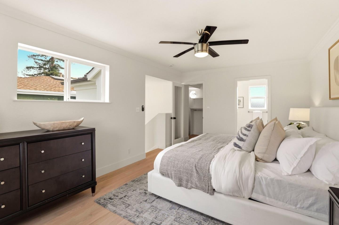 Detail Gallery Image 22 of 35 For 1440 Howard Ave, San Carlos,  CA 94070 - 3 Beds | 2/1 Baths