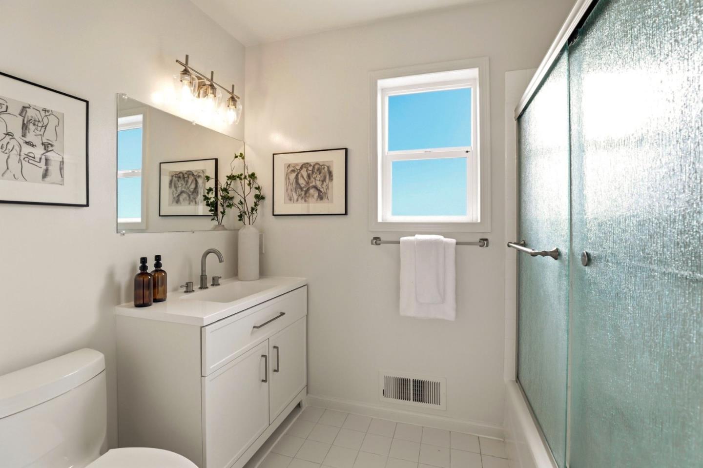 Detail Gallery Image 23 of 35 For 1440 Howard Ave, San Carlos,  CA 94070 - 3 Beds | 2/1 Baths