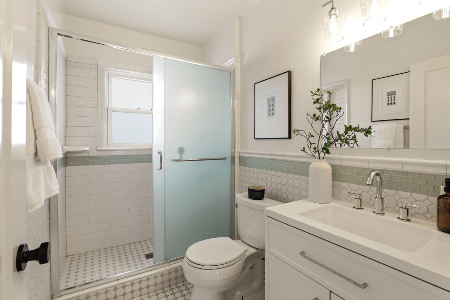 Detail Gallery Image 26 of 35 For 1440 Howard Ave, San Carlos,  CA 94070 - 3 Beds | 2/1 Baths