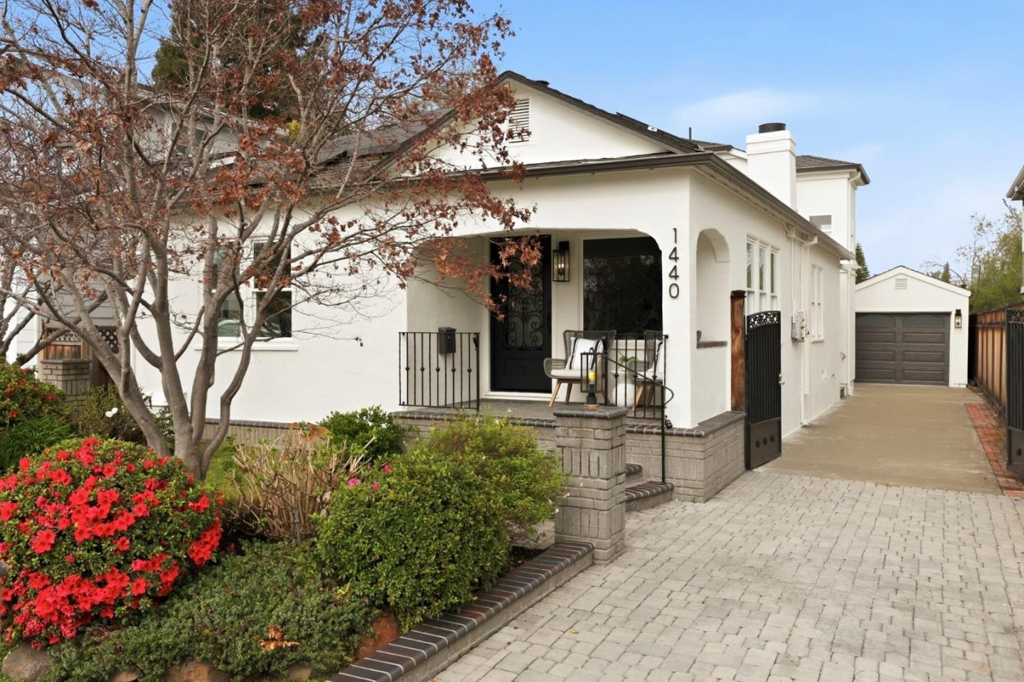 Detail Gallery Image 3 of 35 For 1440 Howard Ave, San Carlos,  CA 94070 - 3 Beds | 2/1 Baths