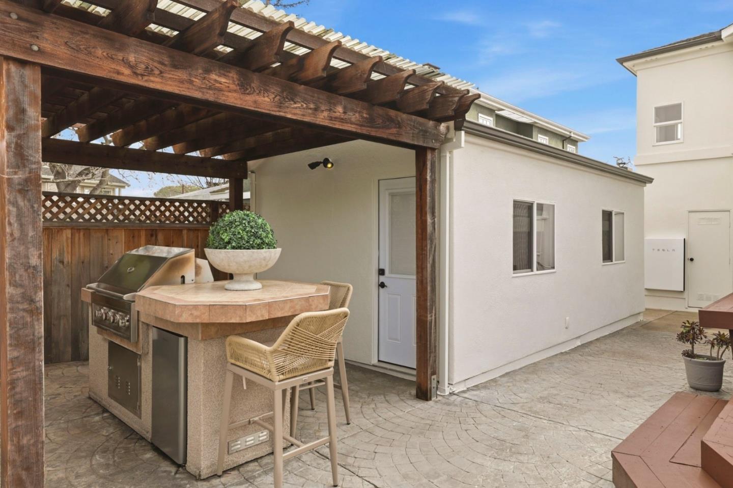 Detail Gallery Image 31 of 35 For 1440 Howard Ave, San Carlos,  CA 94070 - 3 Beds | 2/1 Baths