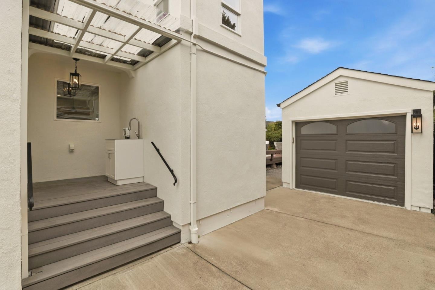 Detail Gallery Image 33 of 35 For 1440 Howard Ave, San Carlos,  CA 94070 - 3 Beds | 2/1 Baths