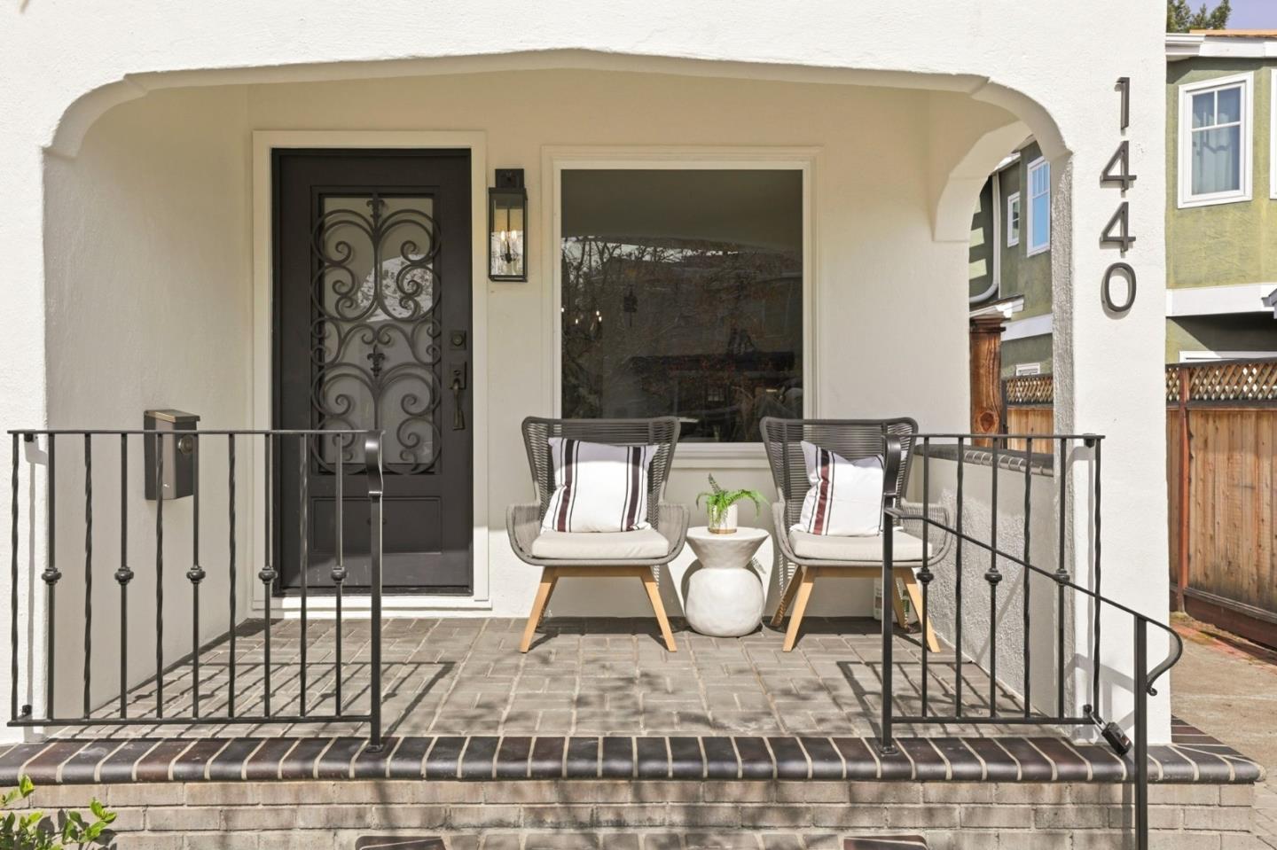 Detail Gallery Image 4 of 35 For 1440 Howard Ave, San Carlos,  CA 94070 - 3 Beds | 2/1 Baths