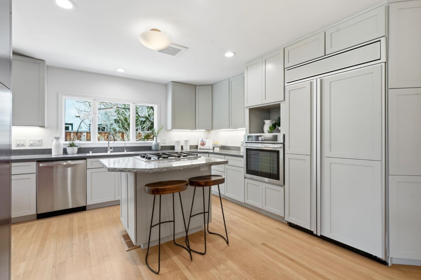 Detail Gallery Image 12 of 31 For 2703 South Ct, Palo Alto,  CA 94306 - 3 Beds | 2 Baths