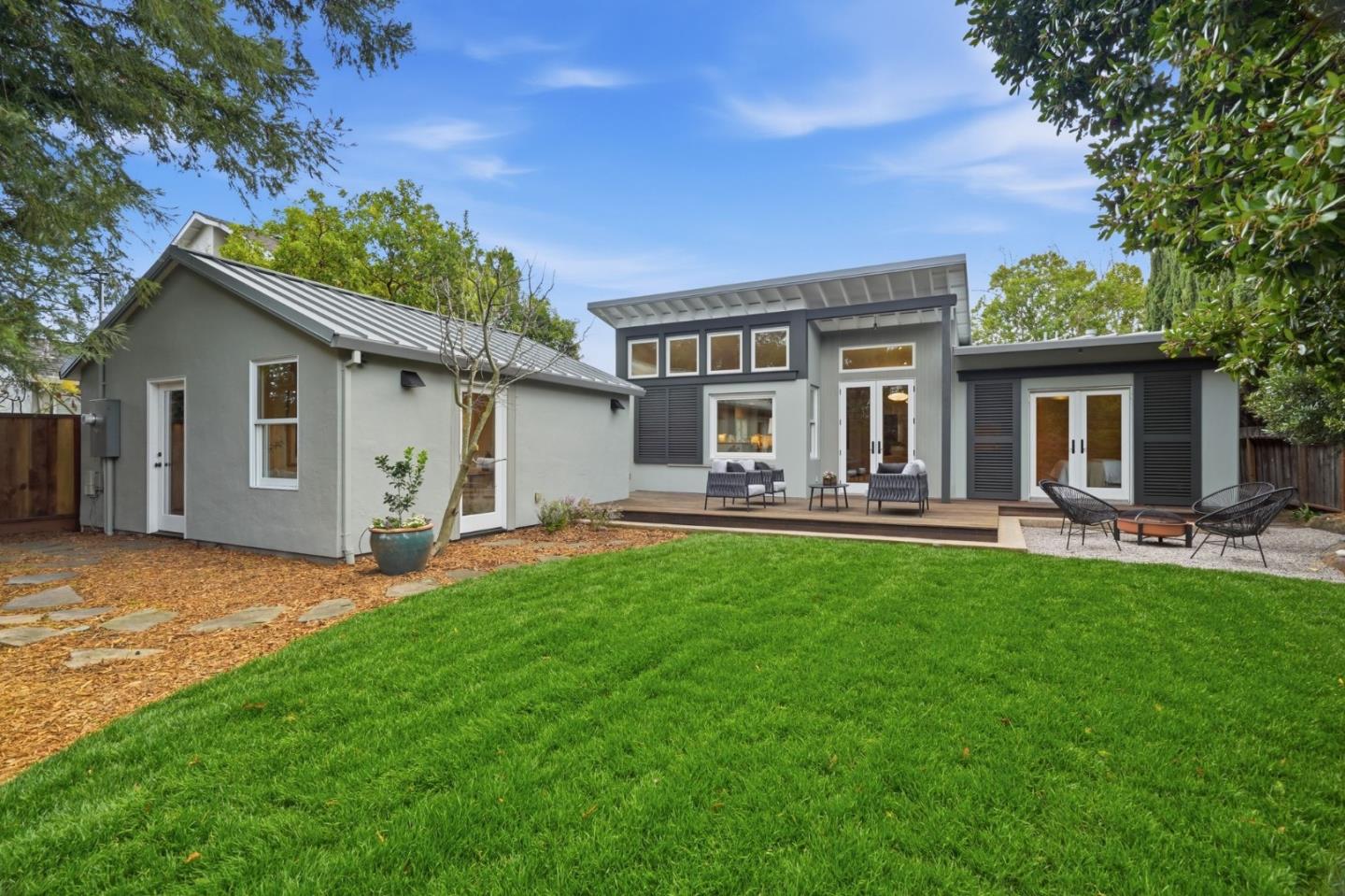 Detail Gallery Image 29 of 31 For 2703 South Ct, Palo Alto,  CA 94306 - 3 Beds | 2 Baths