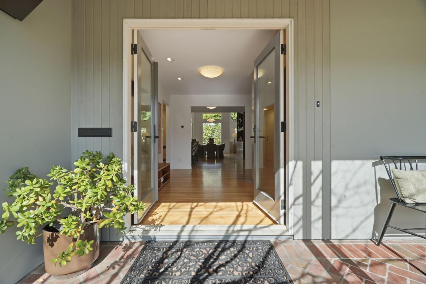 Detail Gallery Image 4 of 31 For 2703 South Ct, Palo Alto,  CA 94306 - 3 Beds | 2 Baths