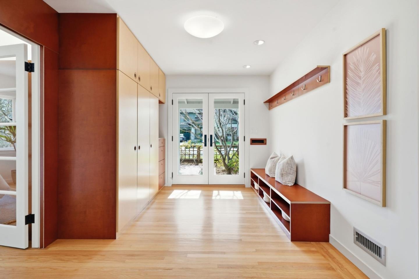 Detail Gallery Image 5 of 31 For 2703 South Ct, Palo Alto,  CA 94306 - 3 Beds | 2 Baths