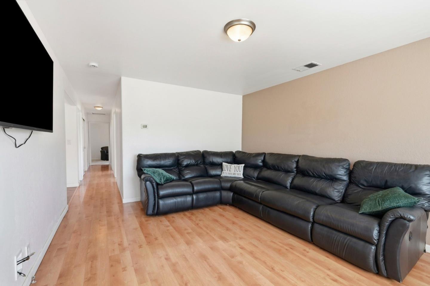 Detail Gallery Image 6 of 35 For 5228 Fell Ave, San Jose,  CA 95136 - 3 Beds | 2 Baths