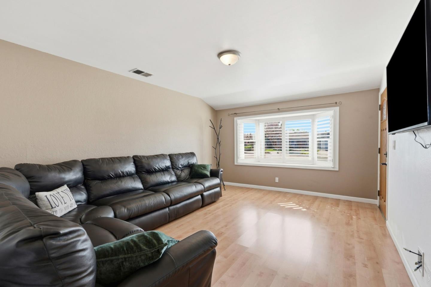 Detail Gallery Image 7 of 35 For 5228 Fell Ave, San Jose,  CA 95136 - 3 Beds | 2 Baths