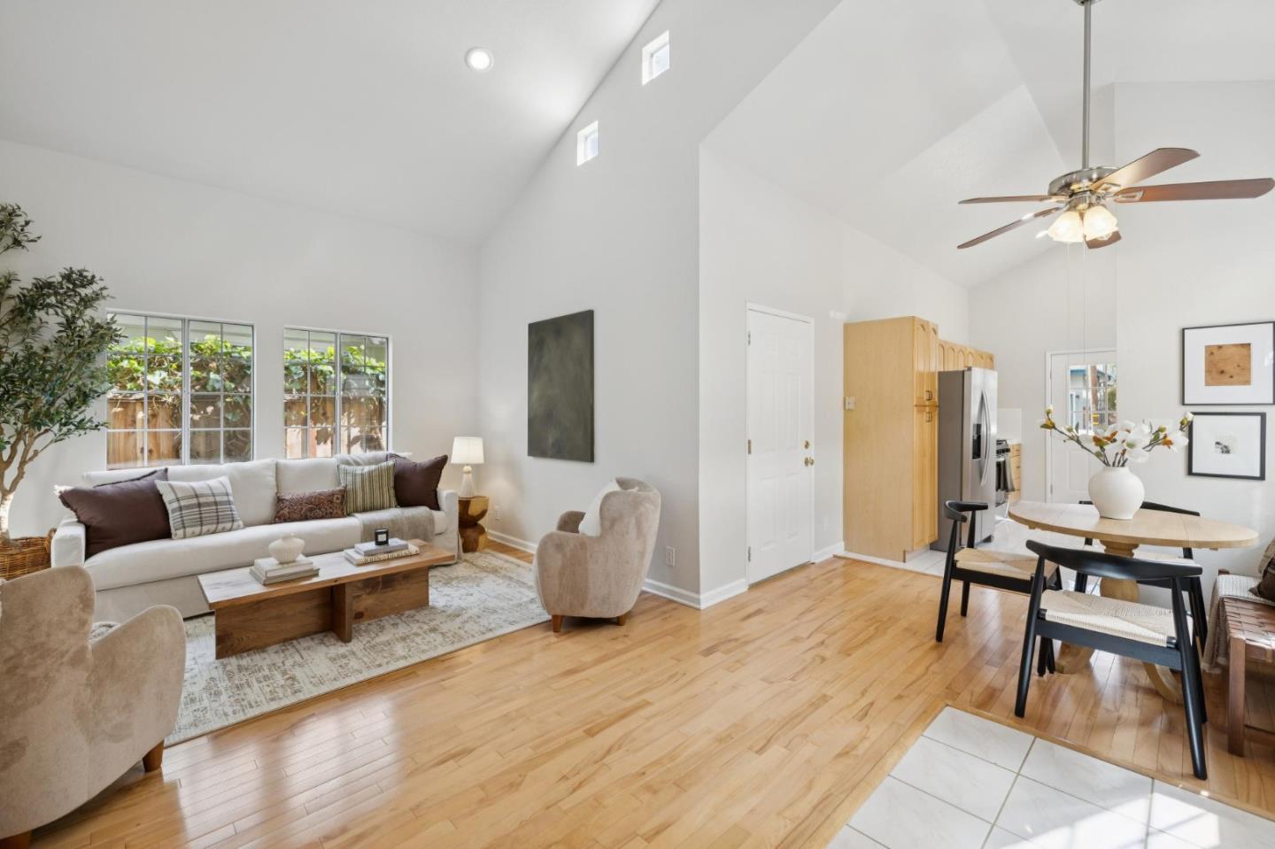 Detail Gallery Image 2 of 22 For 280 College Ave, Mountain View,  CA 94040 - 3 Beds | 2 Baths