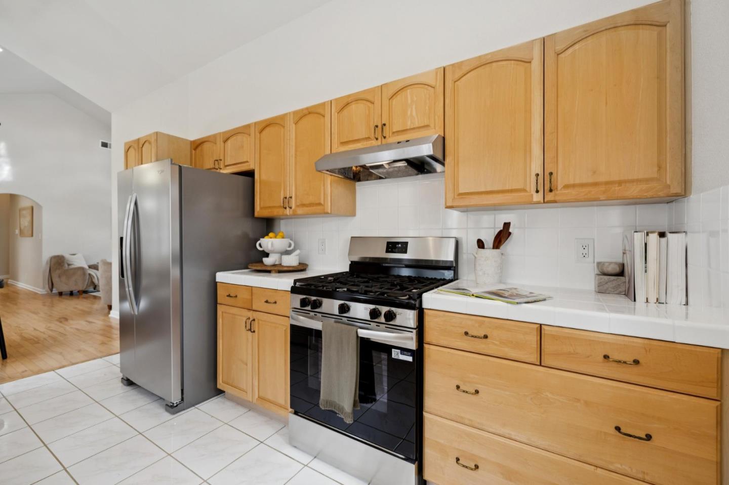 Detail Gallery Image 9 of 22 For 280 College Ave, Mountain View,  CA 94040 - 3 Beds | 2 Baths