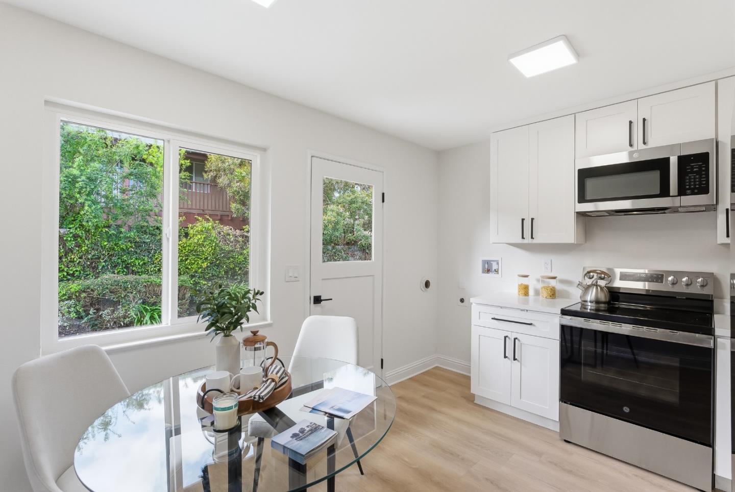 Detail Gallery Image 22 of 38 For 438-440 Waddington Ave, Sunnyvale,  CA 94085 - – Beds | – Baths