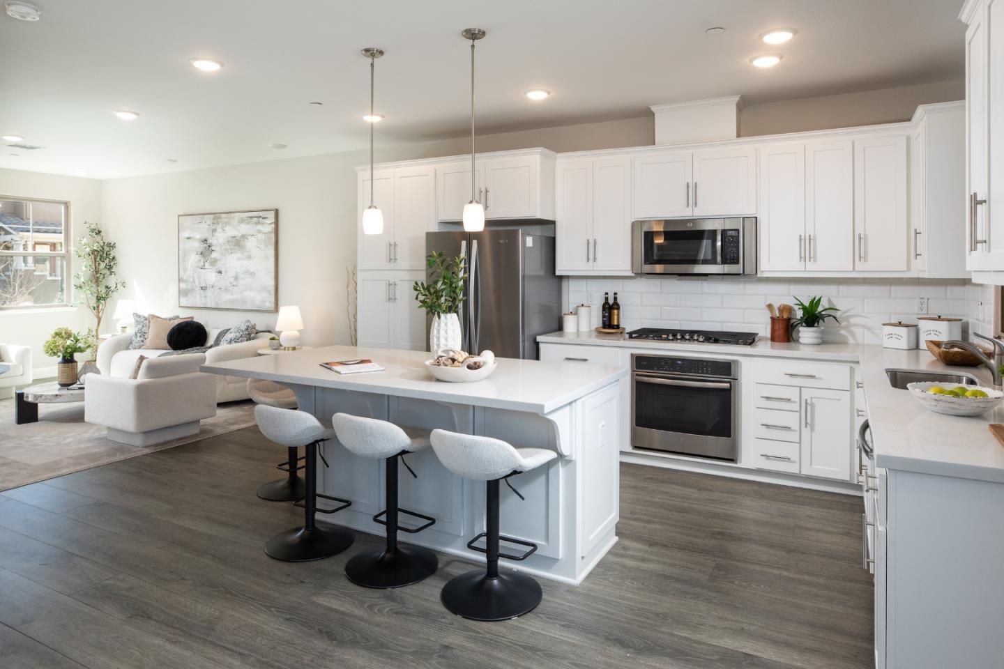 Detail Gallery Image 10 of 24 For 83 Fairchild Dr, Mountain View,  CA 94043 - 4 Beds | 3/1 Baths