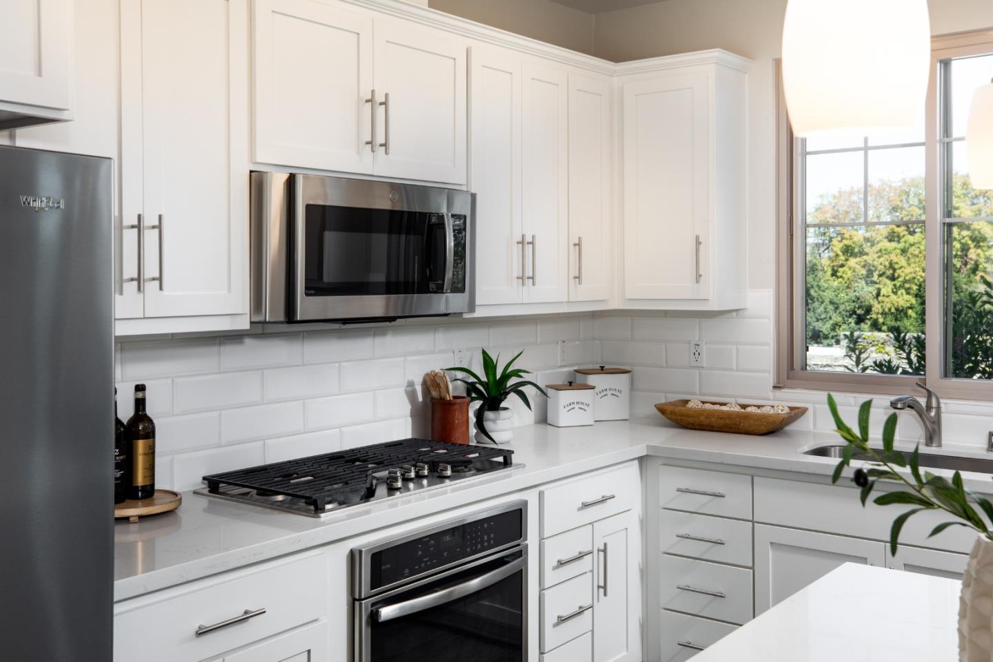 Detail Gallery Image 9 of 24 For 83 Fairchild Dr, Mountain View,  CA 94043 - 4 Beds | 3/1 Baths