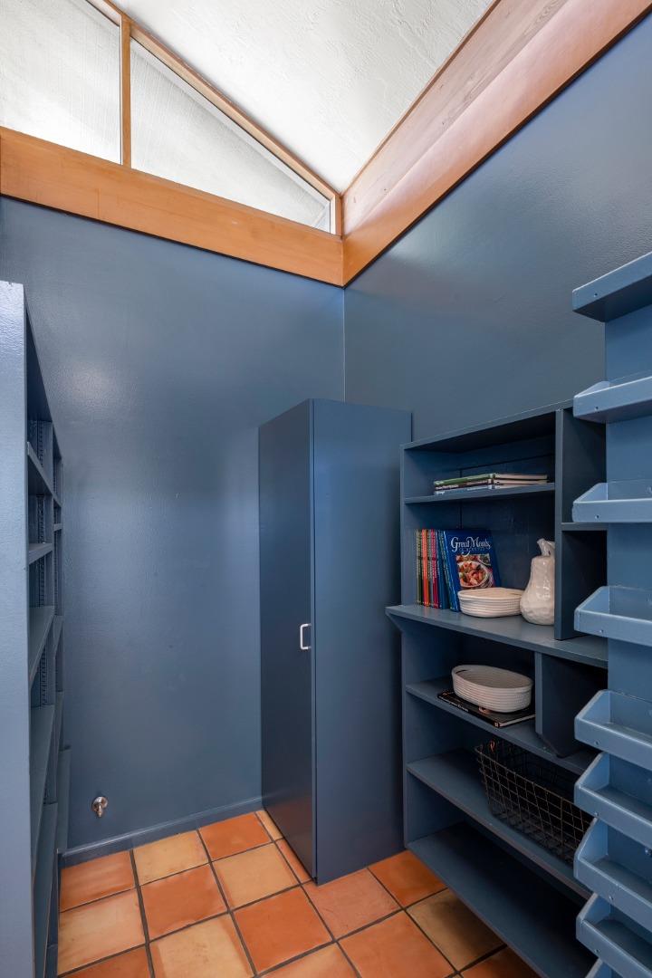 Detail Gallery Image 17 of 42 For 51 Cragmont Way, Woodside,  CA 94062 - 4 Beds | 3 Baths