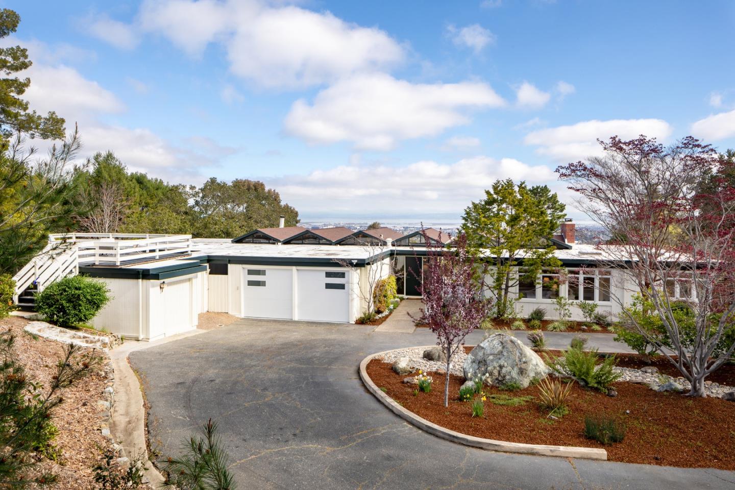 Detail Gallery Image 2 of 42 For 51 Cragmont Way, Woodside,  CA 94062 - 4 Beds | 3 Baths