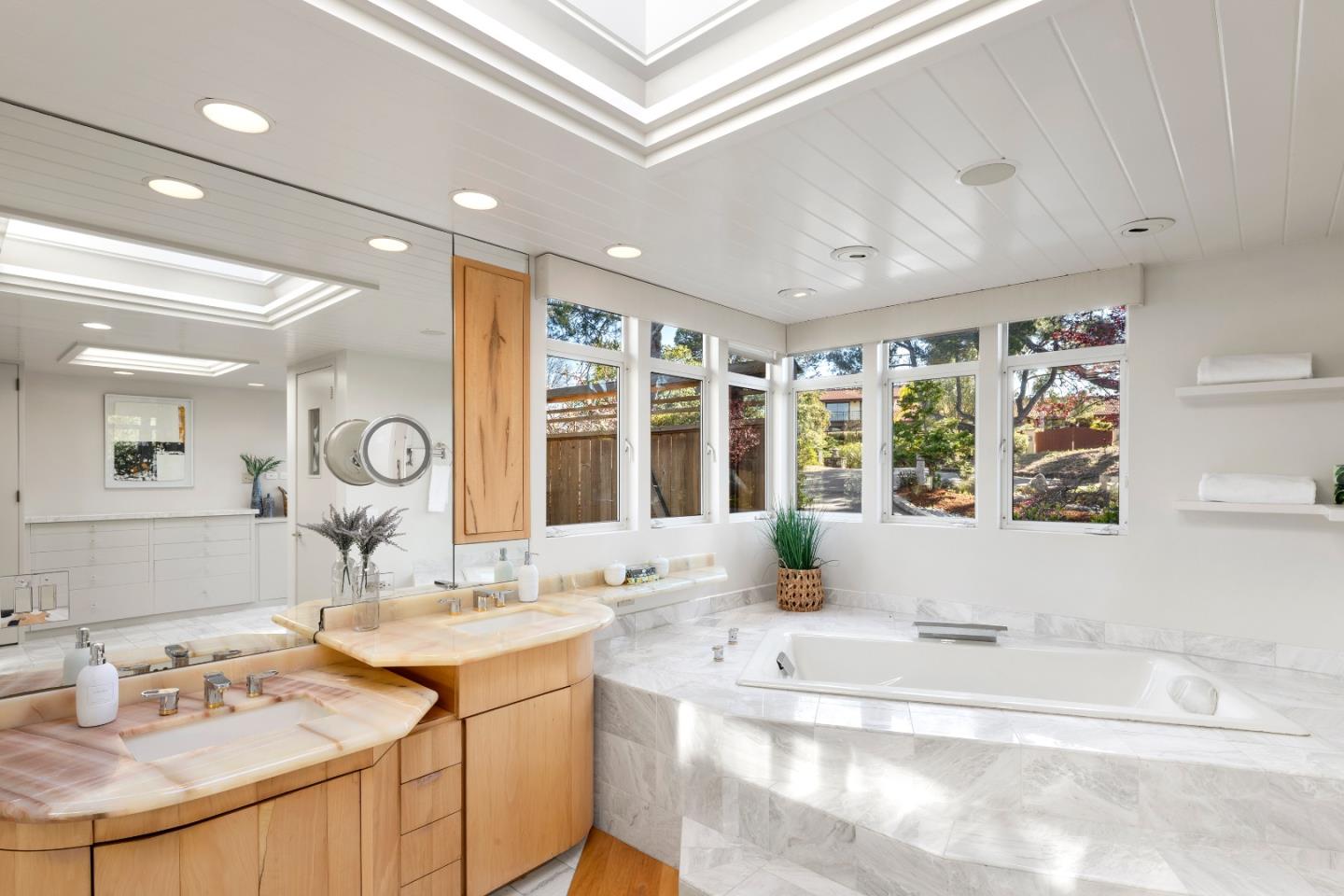 Detail Gallery Image 23 of 42 For 51 Cragmont Way, Woodside,  CA 94062 - 4 Beds | 3 Baths