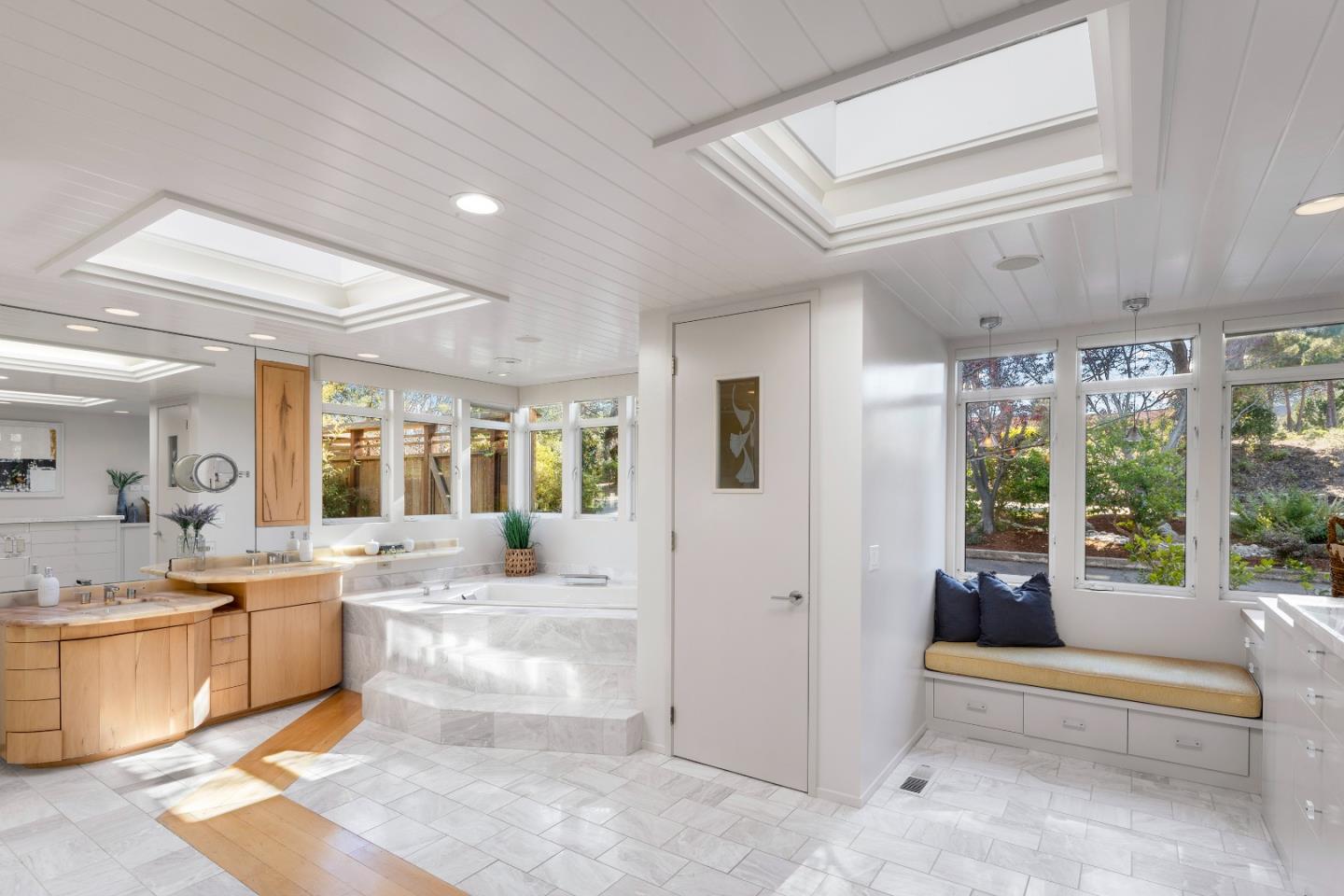 Detail Gallery Image 24 of 42 For 51 Cragmont Way, Woodside,  CA 94062 - 4 Beds | 3 Baths