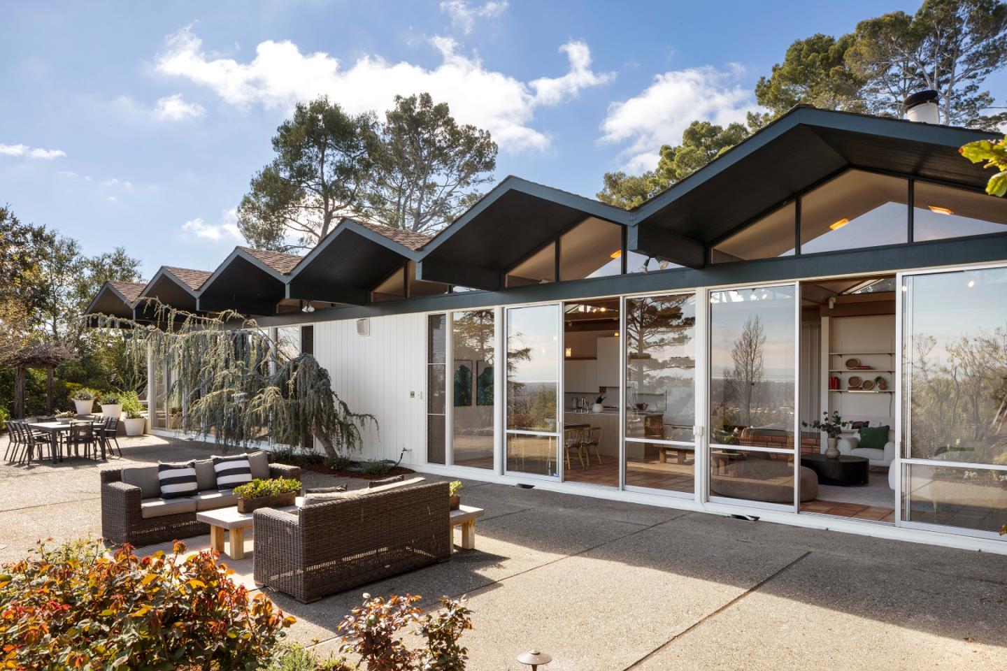 Detail Gallery Image 28 of 42 For 51 Cragmont Way, Woodside,  CA 94062 - 4 Beds | 3 Baths