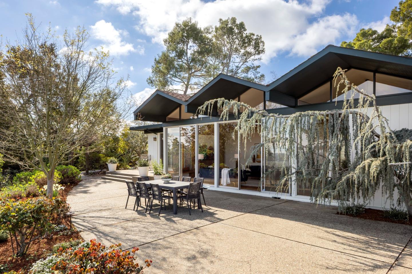 Detail Gallery Image 29 of 42 For 51 Cragmont Way, Woodside,  CA 94062 - 4 Beds | 3 Baths