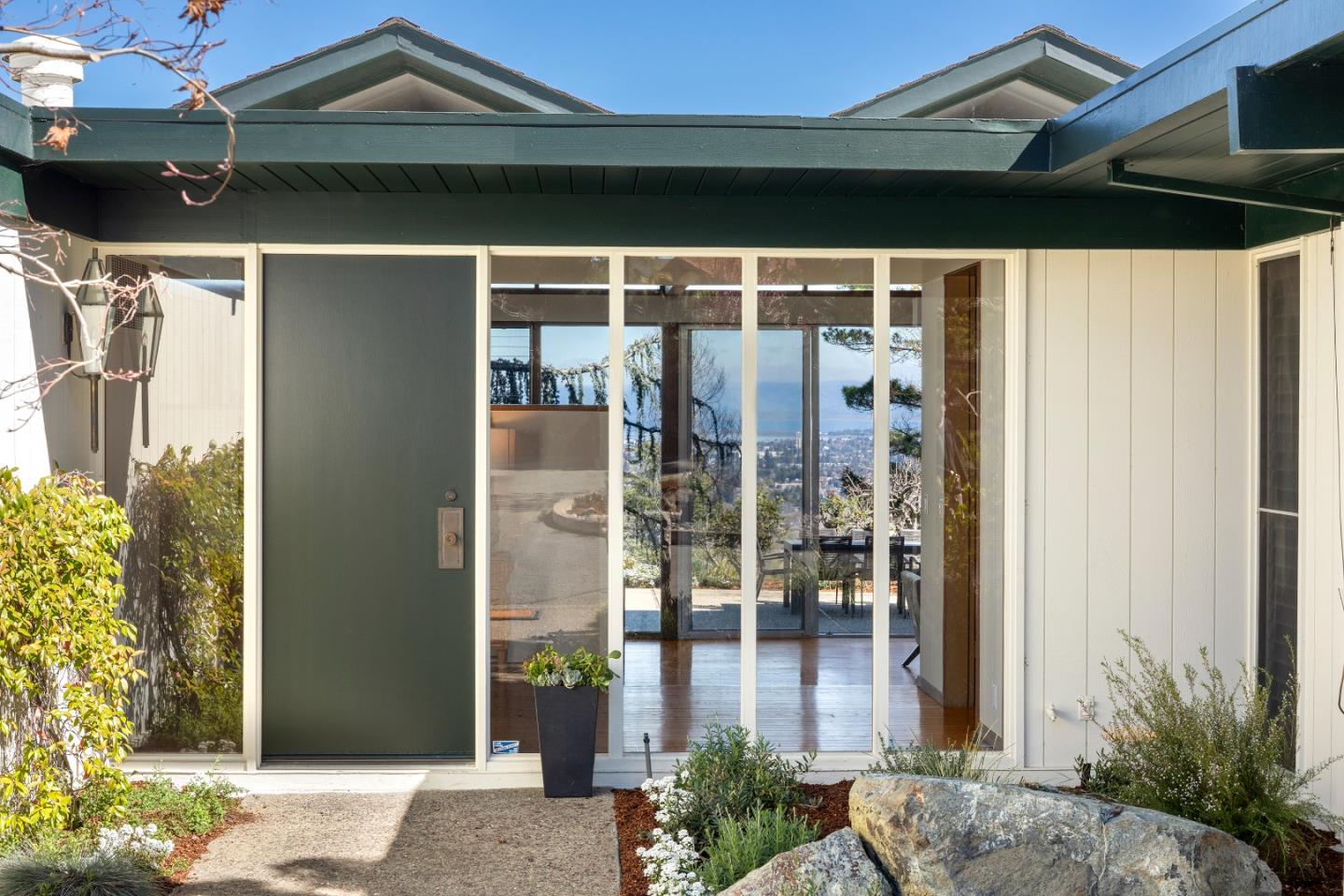 Detail Gallery Image 3 of 42 For 51 Cragmont Way, Woodside,  CA 94062 - 4 Beds | 3 Baths