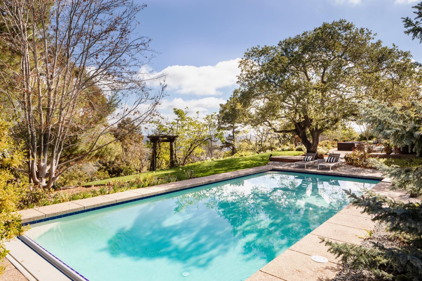 Detail Gallery Image 32 of 42 For 51 Cragmont Way, Woodside,  CA 94062 - 4 Beds | 3 Baths