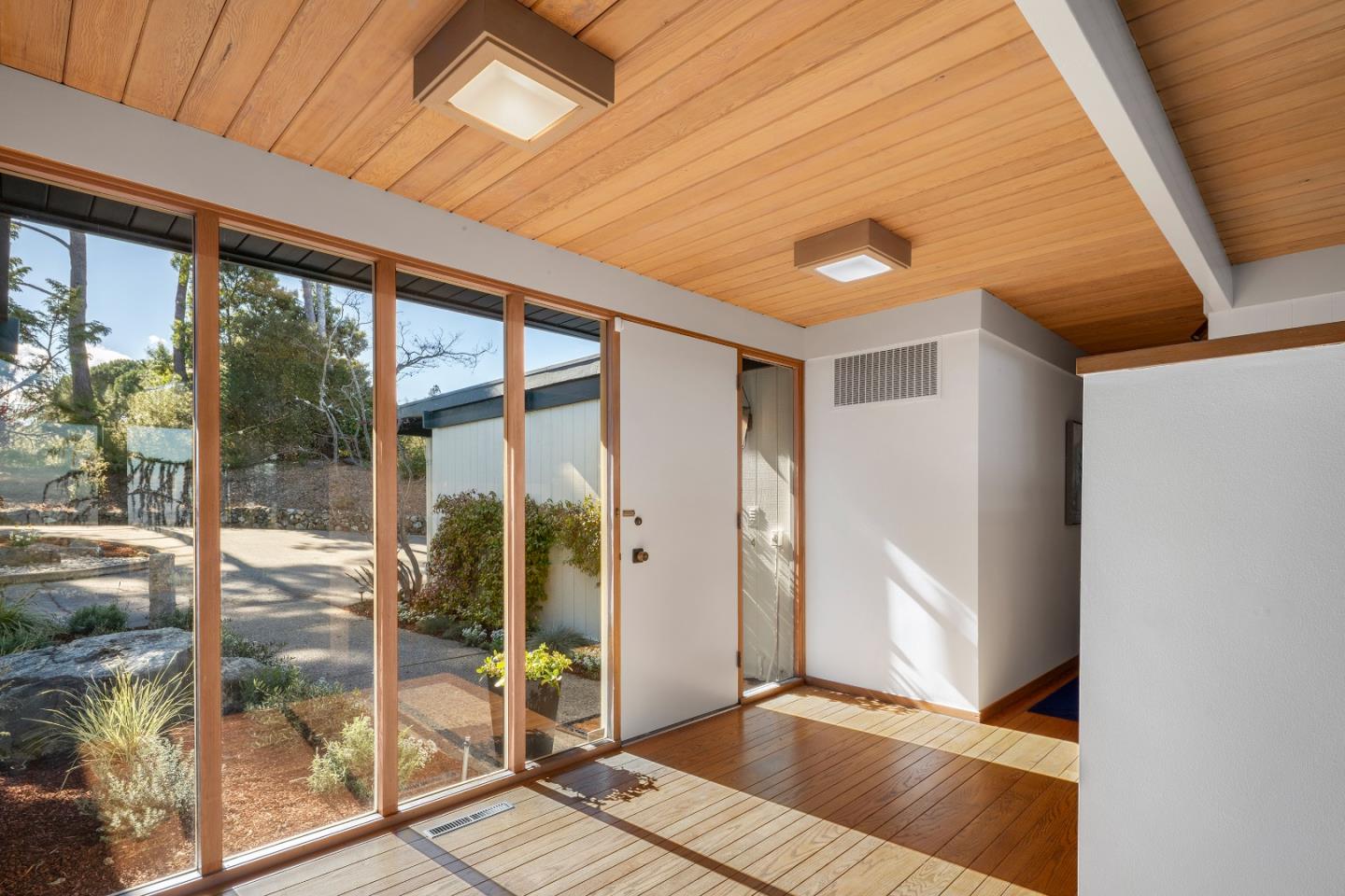 Detail Gallery Image 4 of 42 For 51 Cragmont Way, Woodside,  CA 94062 - 4 Beds | 3 Baths