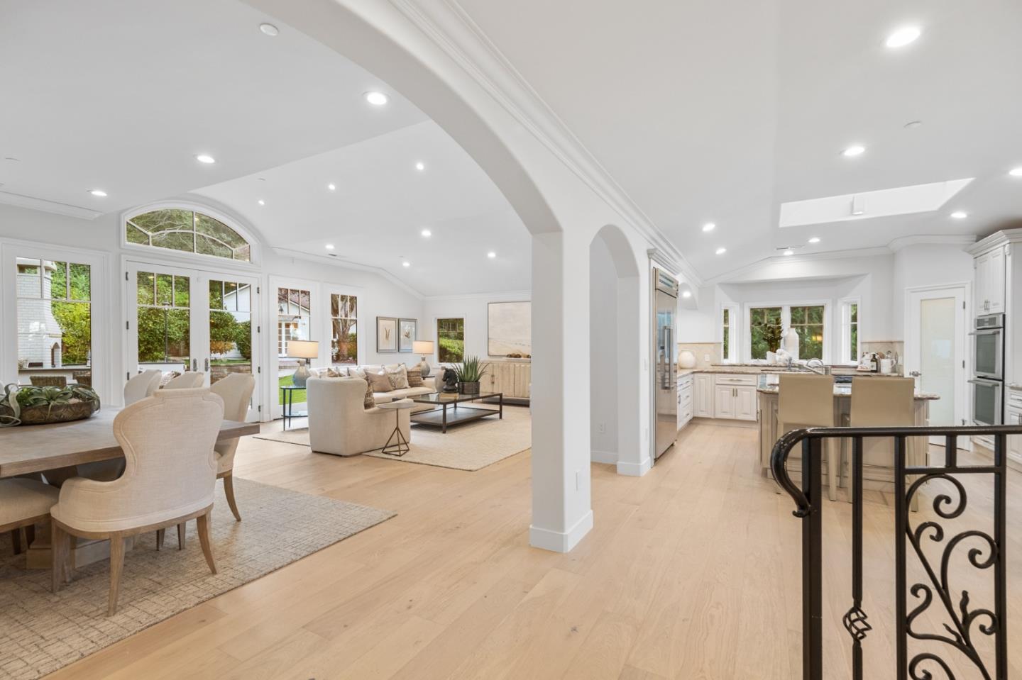 Detail Gallery Image 10 of 72 For 2260 Summit Dr, Hillsborough,  CA 94010 - 4 Beds | 3/1 Baths