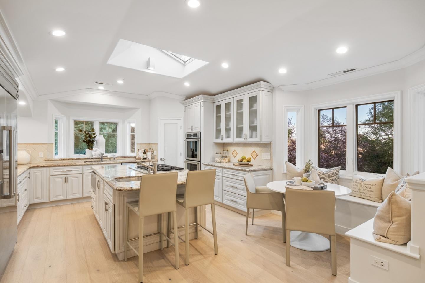 Detail Gallery Image 13 of 72 For 2260 Summit Dr, Hillsborough,  CA 94010 - 4 Beds | 3/1 Baths