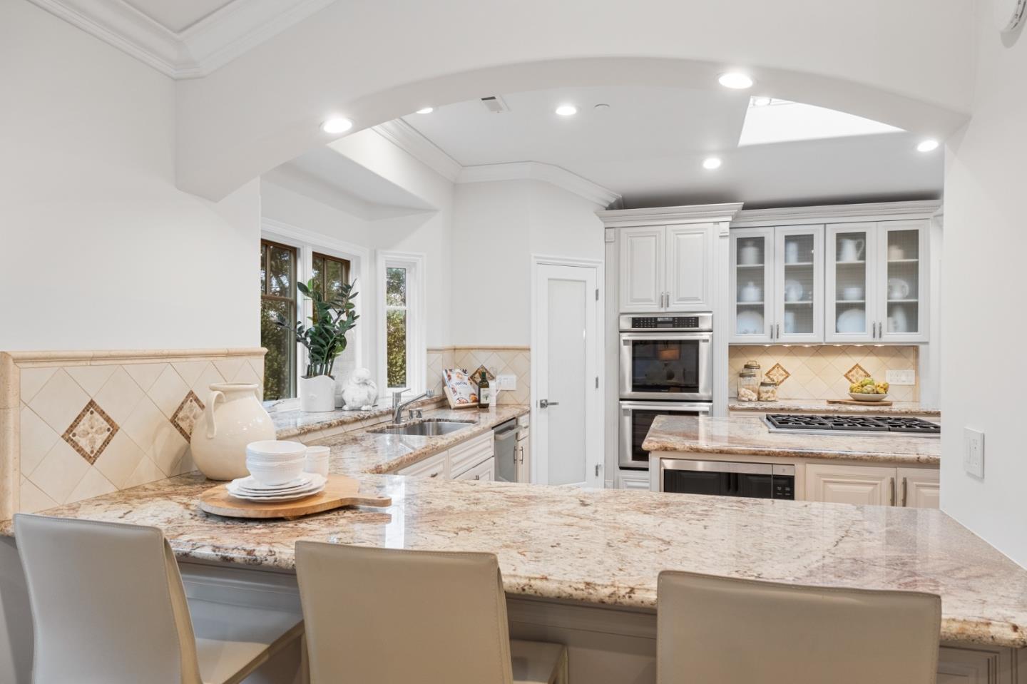 Detail Gallery Image 15 of 72 For 2260 Summit Dr, Hillsborough,  CA 94010 - 4 Beds | 3/1 Baths